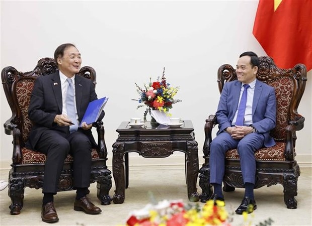 Deputy Prime Minister Tran Luu Quang (R) hosts President of the Korea International Cooperation Agency (KOICA) Chang Won-sam . (Photo:VNA)