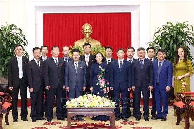 Head of the Party Central Committee’s Organisation Commission Truong Thi Mai and members of the Workers’ Party of Korea (WPK)'s delegation (Photo: VNA)