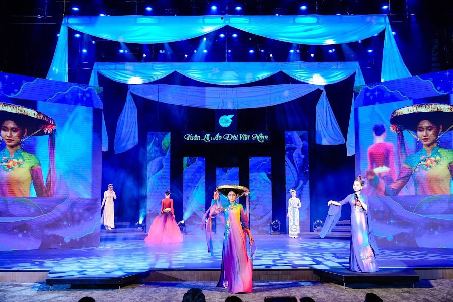 The Vietnam Ao Dai Week is first held back in 2019 by the Vietnam Women's Union in co-ordination with the Ministry of Culture, Sports and Tourism. Since then, the occasion has been held in the first week of March every year to mark the International Women's Day on March 8.