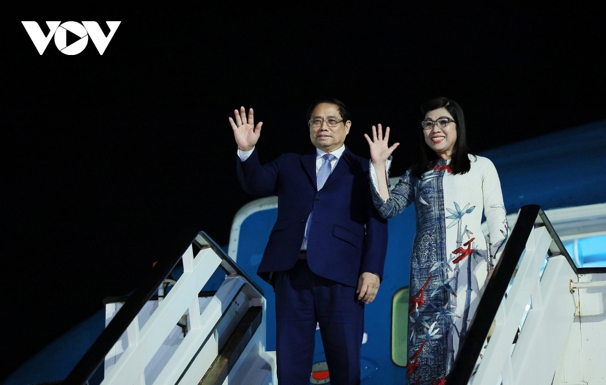  Prime Minister Pham Minh Chinh and his wife touch down at Melbourne Airport