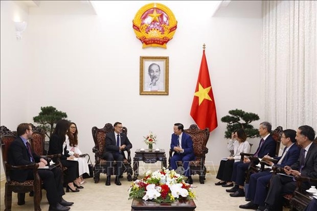 Deputy Prime Minister Tran Hong Ha (right) hosts a reception for Australian Ambassador to Vietnam Andrew Goledzinowski on March 28.