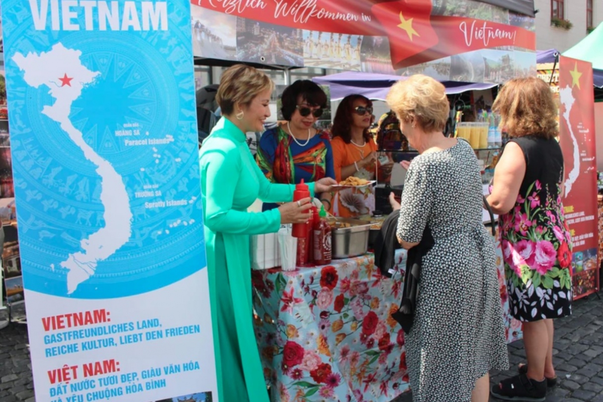 Vietnamese culture is promoted through a cultural exchange held on March 20 in the Danish city of Holbaek. (Photo: VNA)