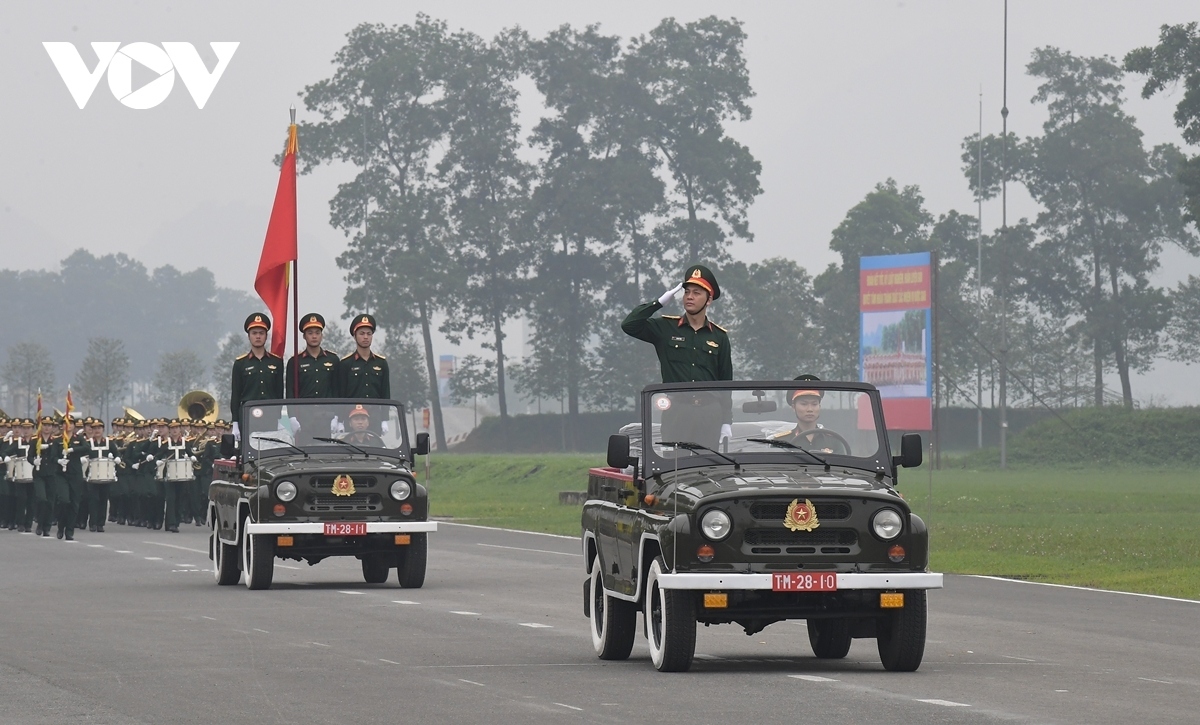 The rehearsal is organised under the command of Senior Lieutenant General Nguyen Tan Cuong, Member of the Party Central Committee, Permanent Member of the Central Military Commission, Chief of the General Staff of the Vietnam People's Army and also Deputy Minister of National Defence.