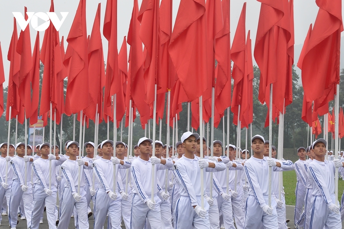 Armed forces taking part in the parade to mark the 70th anniversary of the Dien Bien Phu Victory over the French colonialists hold a rehearsal on March 22 in Hanoi.