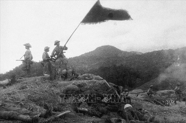 On the afternoon of May 7, 1954, the flag of the Vietnam People's Army is raised on the roof of General De Castries' bunker, marking the victory of the historic Dien Bien Phu campaign (File photo: VNA)