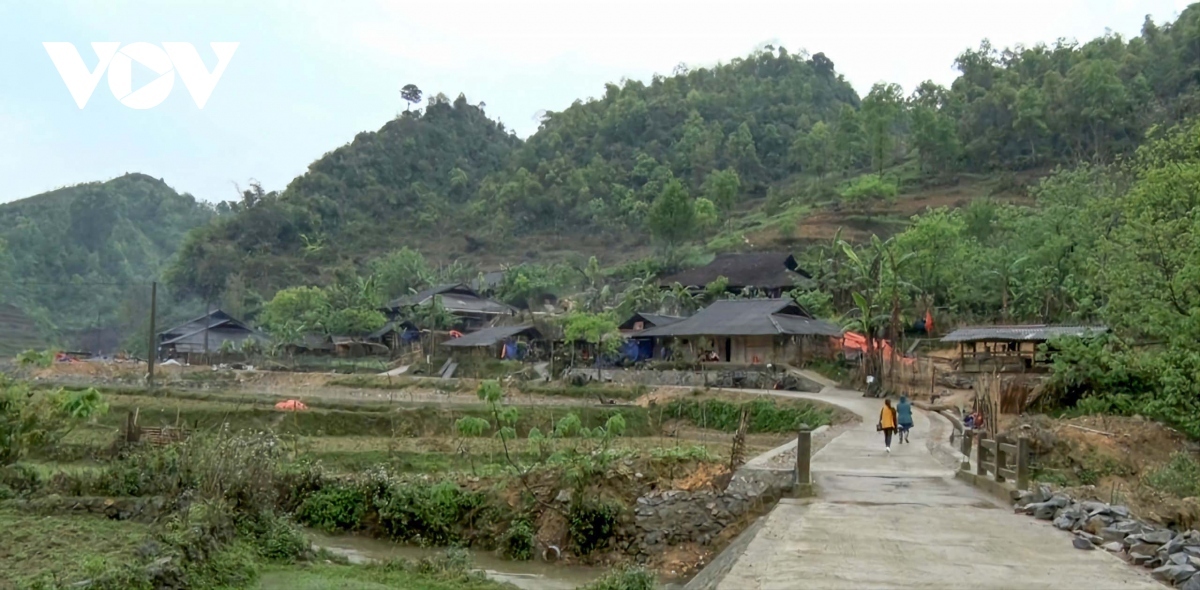 The majority of households are engaged in the paper making craft in Cao Bang province.