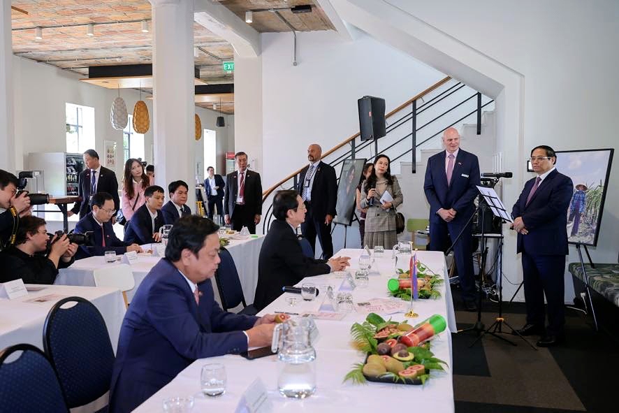 Vietnamese Prime Minister Pham Minh Chinh meets with the leadership of the Plant and Food Research Centre (PFR) in Auckland on March 10