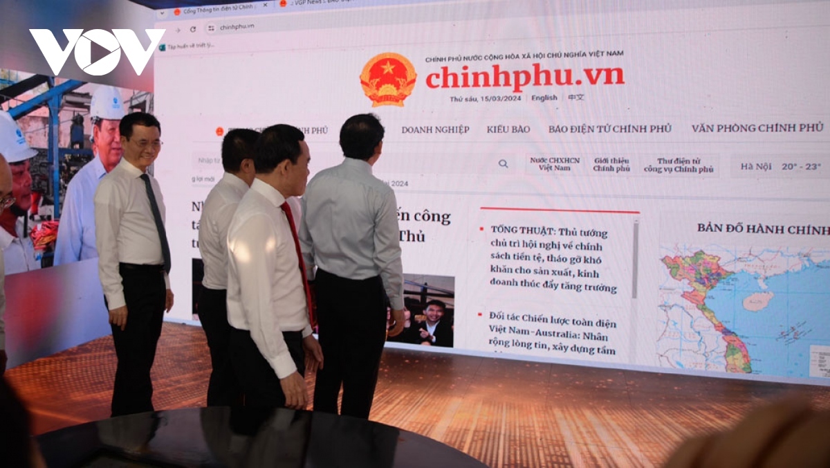 Booths display outstanding media products covering all aspects of economic, political, cultural, social, defence, security, and foreign affairs. Photographed is a booth of the Vietnam governmental portal chinhphu.vn.