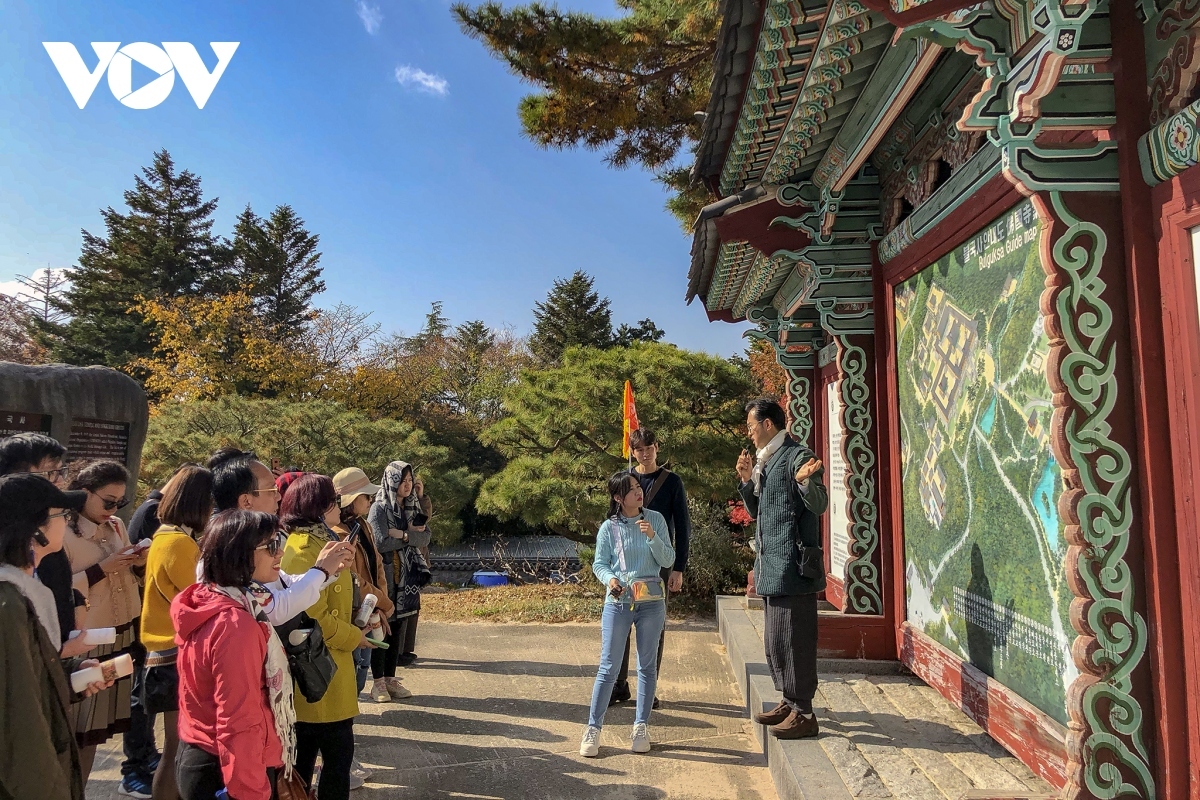 Vietnamese travelers visit a popular tourist site in the RoK