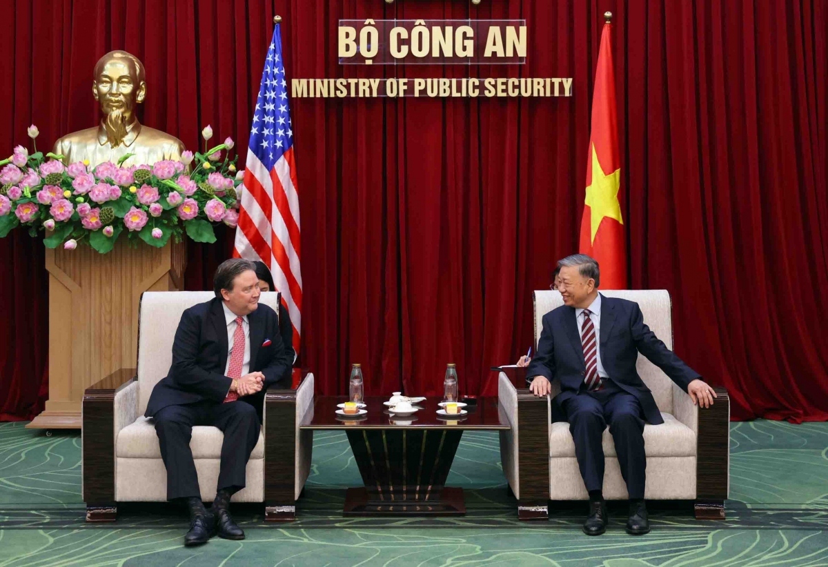 Politburo member and Minister of Public Security Gen. To Lam (R) receives US Ambassador to Vietnam Marc Knapper.