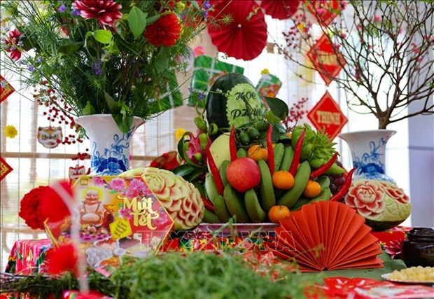A five-fruit tray is indispensable for each Vietnamese family during Tet.