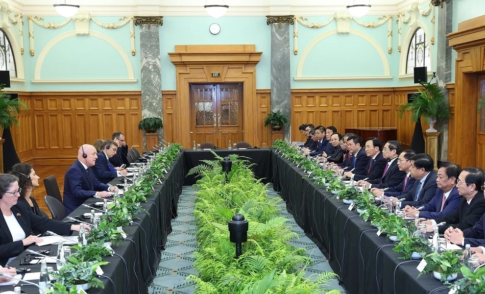 The two PMs hold talks on measures to further promote Vietnam - New Zealand cooperation in all areas, including resuming direct flights betwene the two countries. (Photo: VNA)