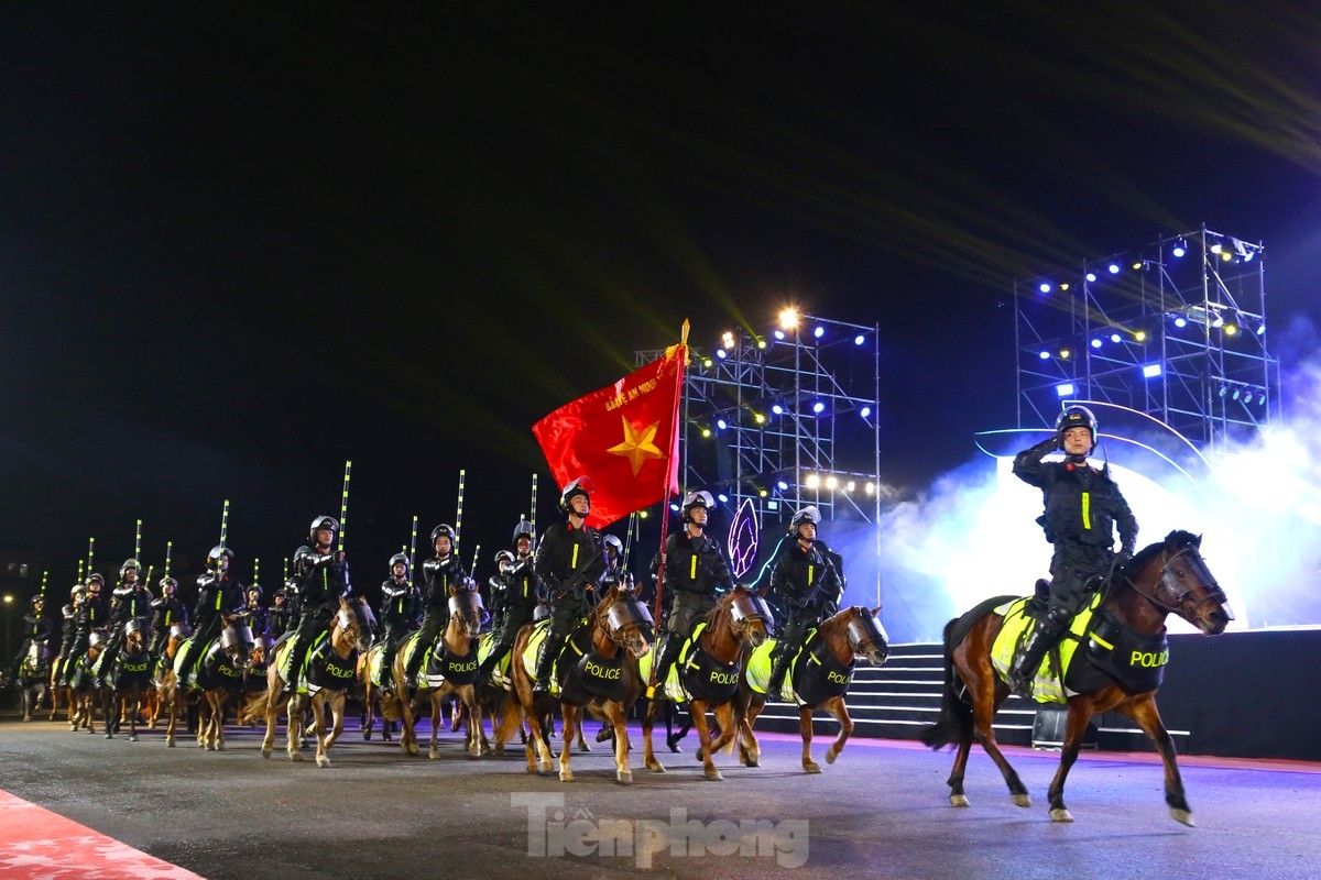 Founded in early 2020 the mounted police force operates under the Mobile Police Force Command of the Ministry of Public Security.