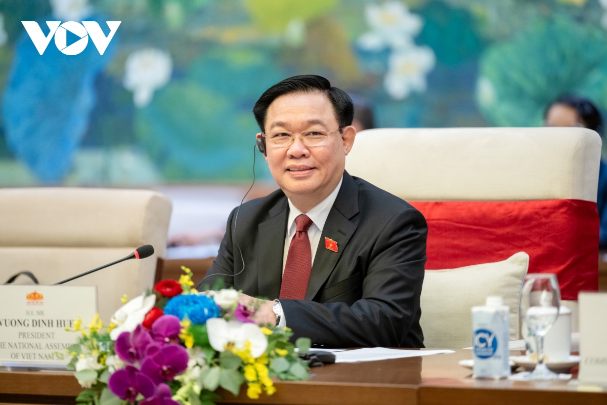 Vietnamese National Assembly Chairman Vuong Dinh Hue makes some proposals to boost bilateral cooperation during his talks with Finnish Parliament Speaker Jussi Halla-aho in Hanoi on March 25.