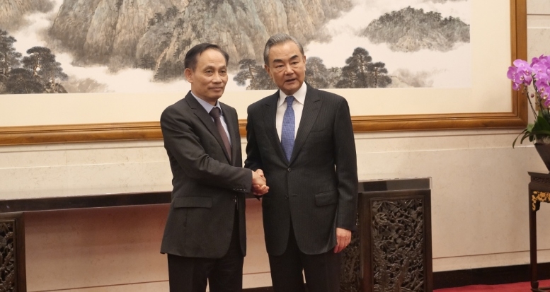 Le Hoai Trung, secretary of Party Central Committee and Chairman of the CPV Central Committee’s Commission for External Relations, and Wang Yi, a politburo member and director of the Communist Party of China Central Committee’s Foreign Affairs Commission Office and Minister of Foreign Affairs.