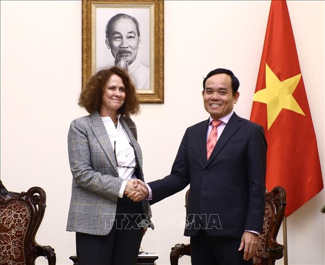 Deputy Prime Minister Tran Luu Quang (R) and WB Country Director Carolyn Turk  (Photo: VNA)