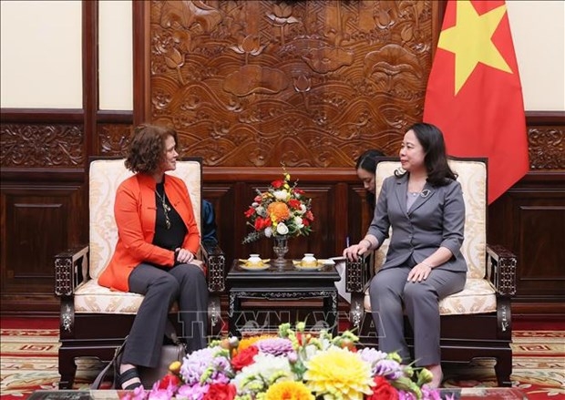 Acting President Vo Thi Anh Xuan (right) and WB  Country Director for Vietnam Carolyn Turk. (Photo: VNA)
