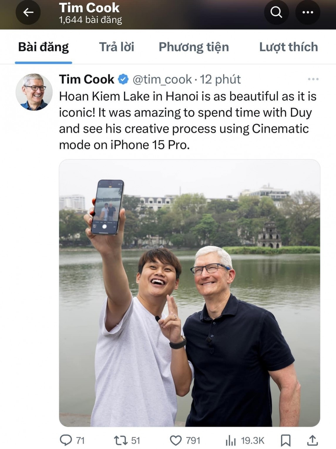 He talks to technology influencer Ngo Duc Duy. “Hoan Kiem Lake in Hanoi is as beautiful as it is iconic! It was amazing to spend time with Duy and see his creative process using Cinematic mode on iPhone 15 Pro,” he shares a status on X.  (Photo: X)