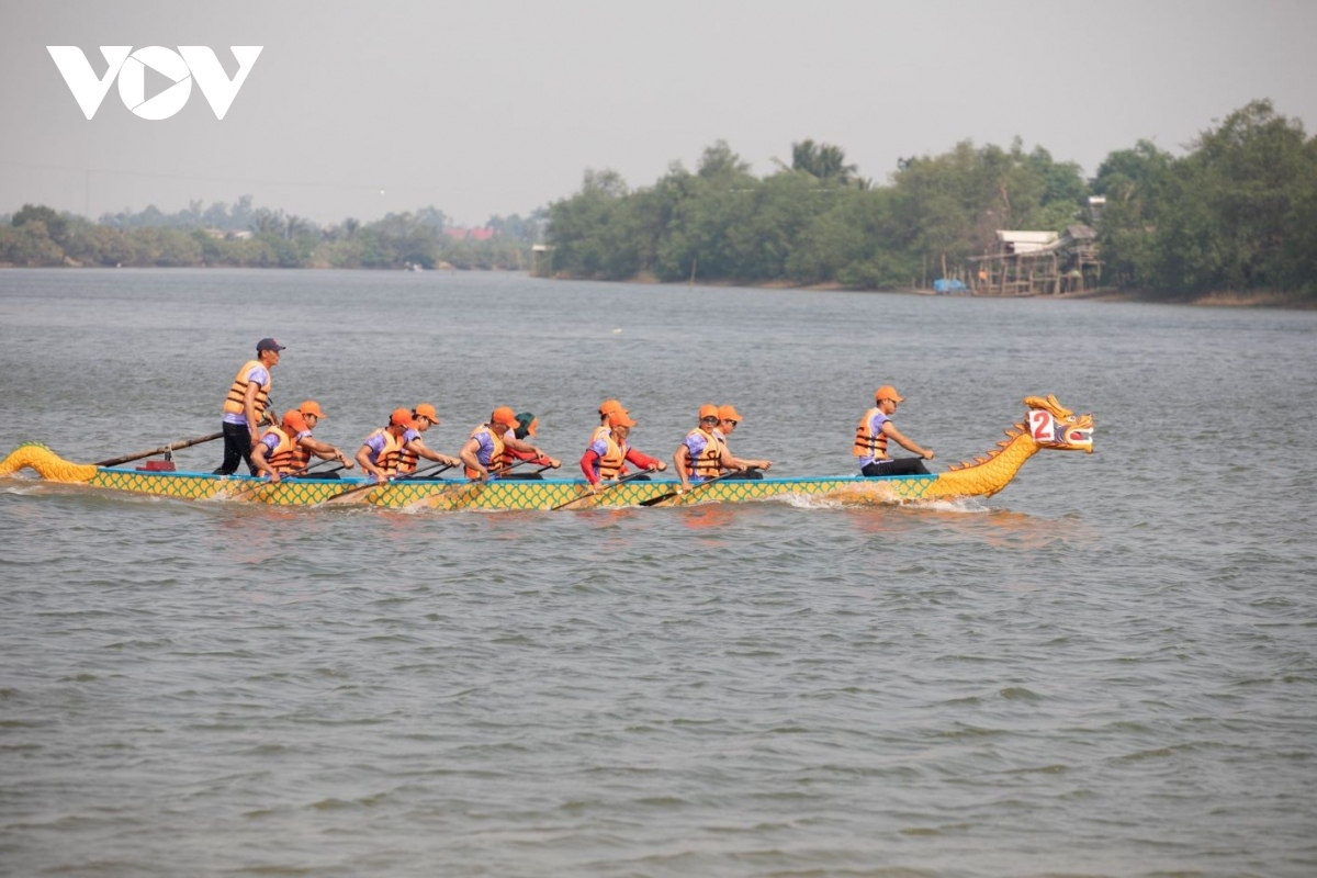 A traditional boat race is held on the Ben Hai River.