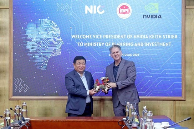 Minister of Planning and Investment Nguyen Chi Dung (left) and NVIDIA Vice President Keith Strier