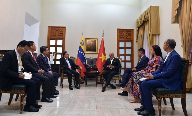 President of the National Assembly of Venezuela Jorge Rodriguez receives Deputy Prime Minister Tran Luu Quang of Vietnam in Caracas on April 19. (Photo: VGP) 