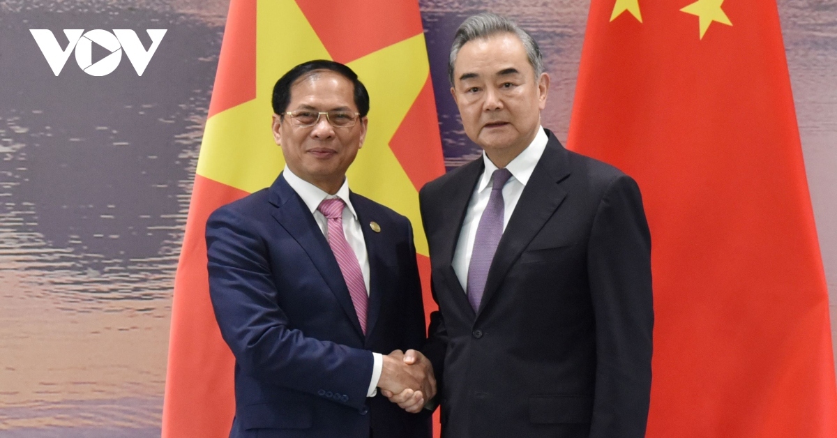Minister of Foreign Affairs Bui Thanh Son held talks with Wang Yi, member of the Politburo of the Communist Party of China (CPC) Central Committee, Director of the Office of the CPC Central Committee’s Commission for Foreign Affairs and Minister of Foreign Affairs of China.