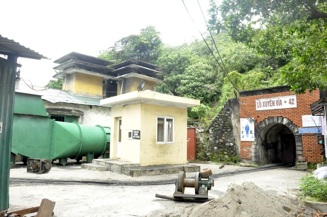 At the scene of the accident killing four coal miners in Quang Ninh. (Photo: thanhnien.vn)