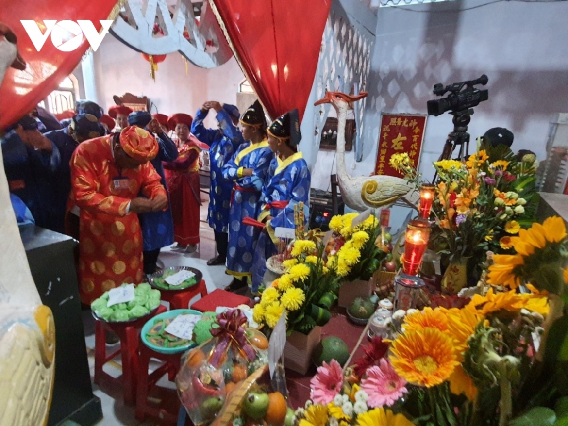 The festival features many activities such as parades on both land and sea in honour of the whale, a ritual to pray for good weather and bumper catches, along with cultural events, dragon dances, and folk games.