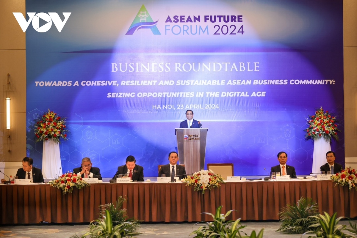 PM Pham Minh Chinh addresses the business roundtable