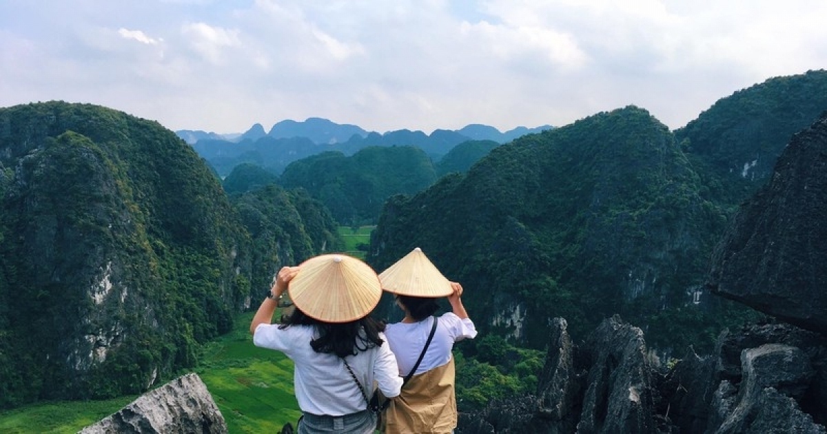 Home to an array of must-visit attractions such as Mua cave, Ninh Binh province offers plenty to visiting guests. Situated around 100km from the centre of Hanoi, Mua cave serves as an ideal check-in point for young travelers looking to snap beautiful photos. (Photo: Thuy Nguyen)