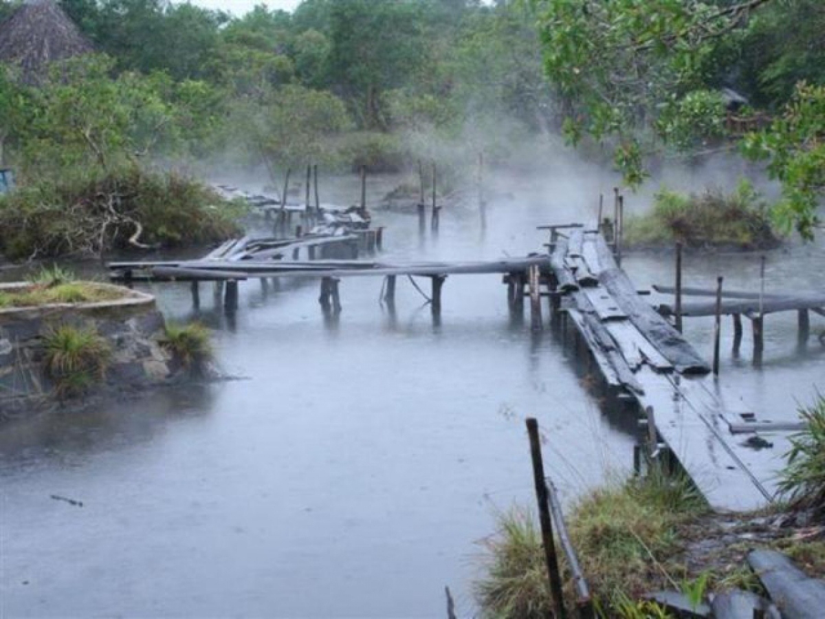 Located in the rustic Mieu village of Hoa Binh province, the Kim Boi Hot Springs resort is a popular suggestion for guests. With the site only 70km from Hanoi, roughly a two-hour drive, it’s an easy day trip for city-goers and tourists, giving them plenty of time to relax and experience the healing of the Kim Boi waters.