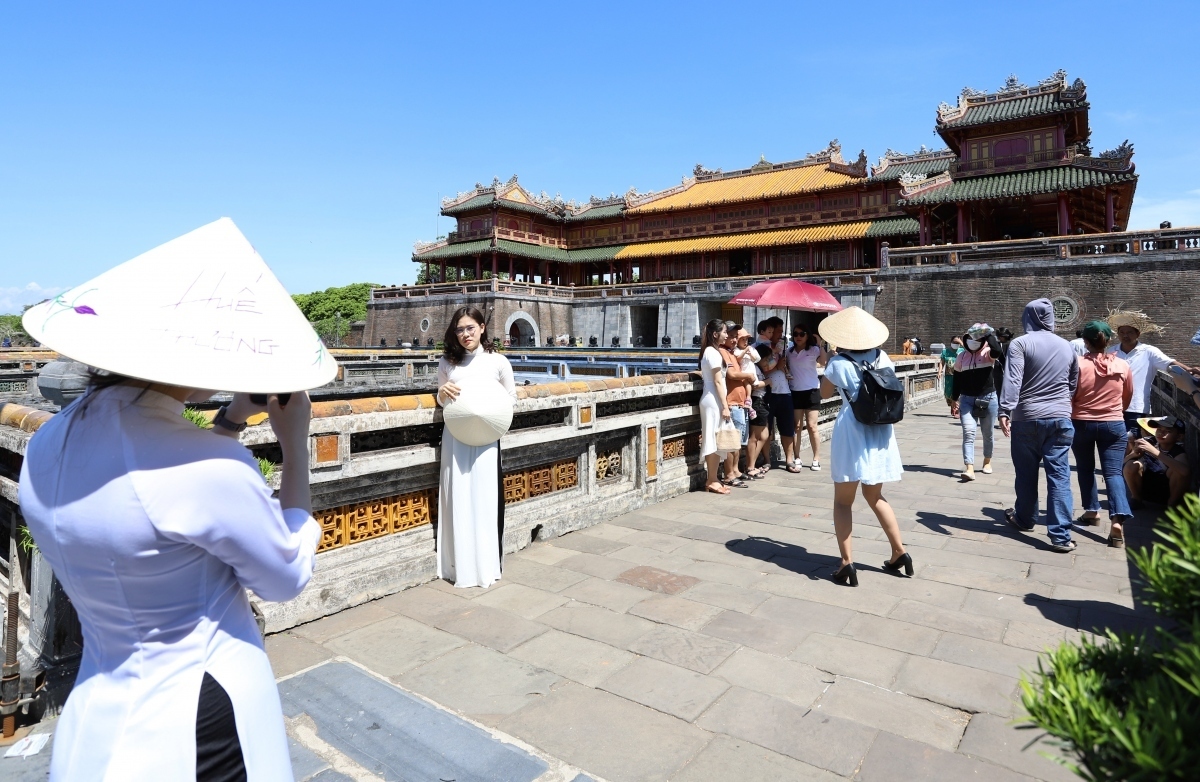 Hue in Thua Thien-Hue province is the most famous place for Buddhist temples and pagodas, with the central city being suitable for tourists going on a pilgrimage during the Hung Kings' Commemoration Day.