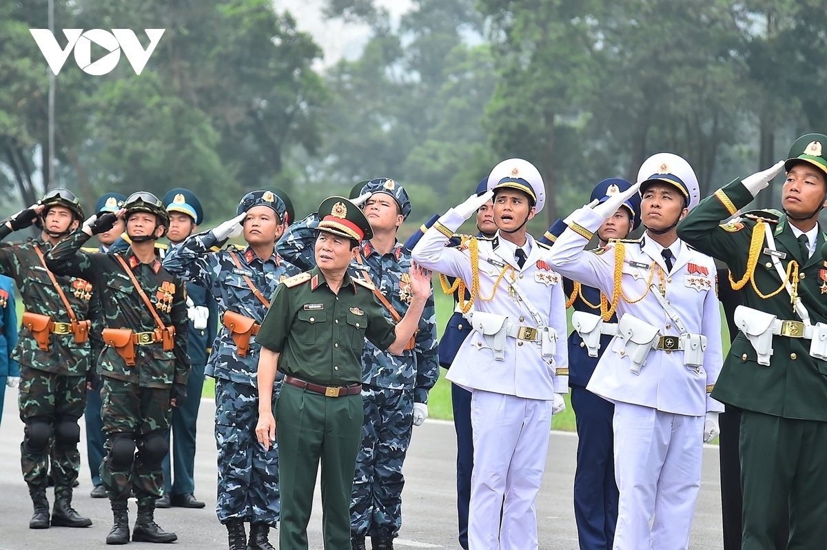 Present the event is Deputy Minister of National Defence Senior Lieutenant General Nguyen Tan Cuong, who is also a member of the Party Central Committee, a permanent member of the Central Military Commission, and chief of the General Staff of the Vietnam People's Army.