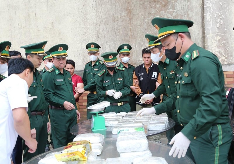 A huge amount of drugs are seized by Ha Tinh border guard force