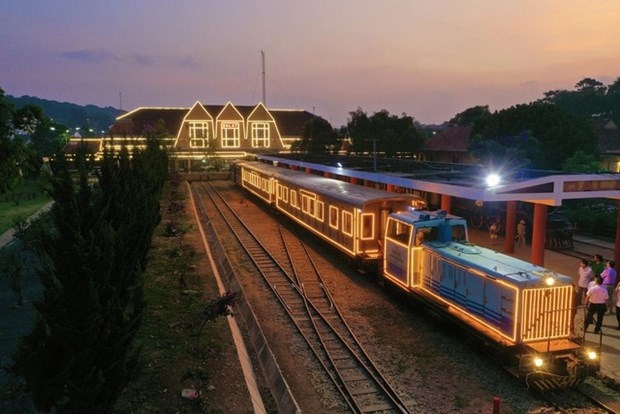The Da Lat - Trai Mat railway night services is launched on April 14. (Photo:https://baochinhphu.vn/)