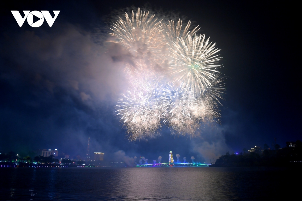 At 9:30 p.m. on April 17 a spell of heavy rain stops just in time for the fireworks display to begin.