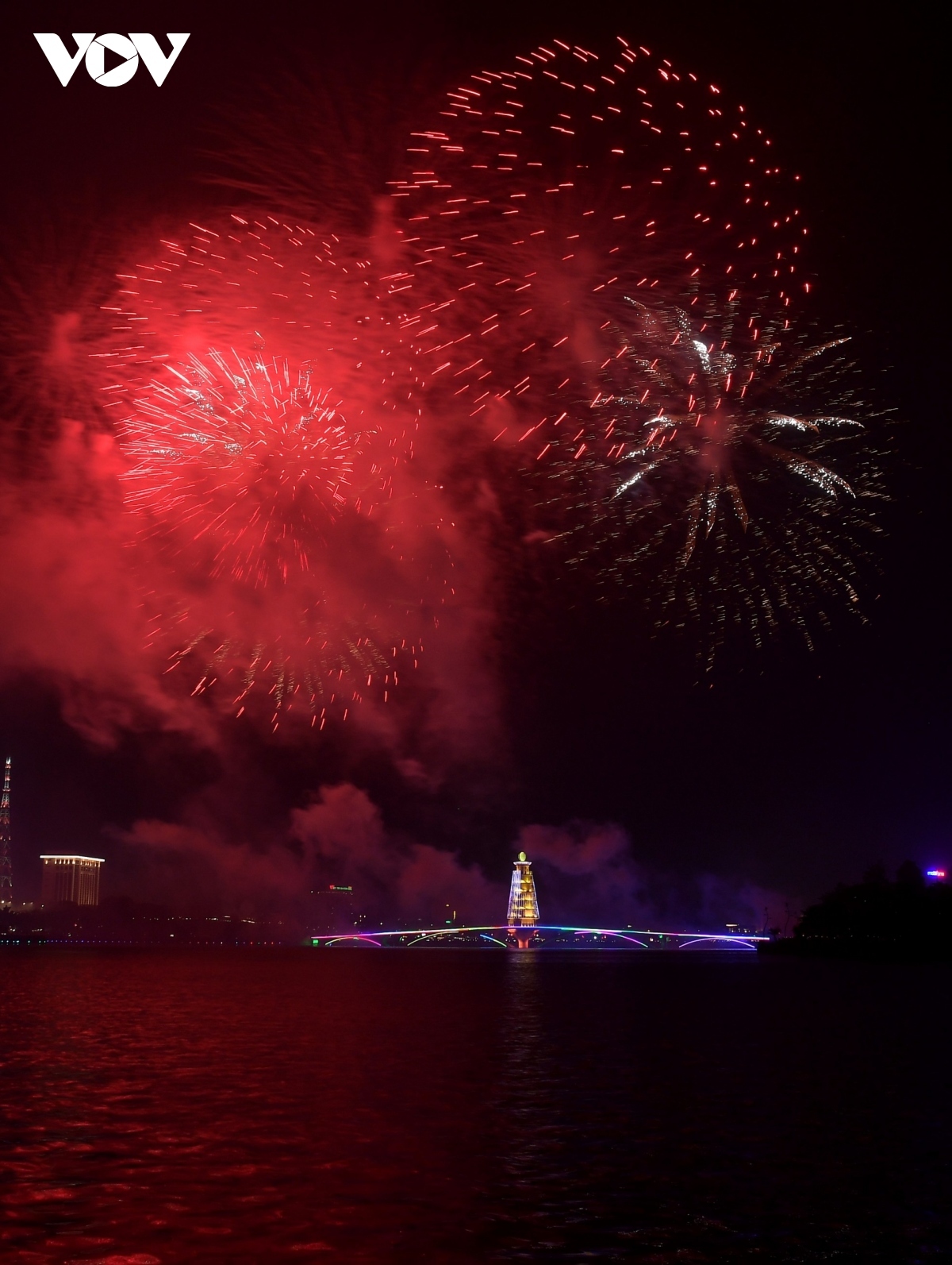 The night sky over Phu Tho province is lit up with a colourful fireworks display on the Hung Kings’ Commemoration Day.