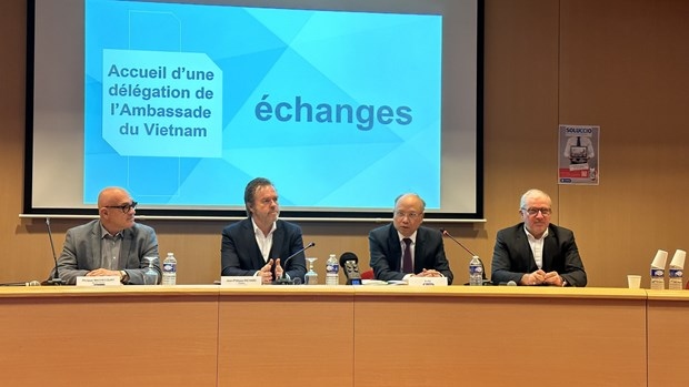 Vietnamese Ambassador to France Dinh Toan Thang (second from right) speaks at the event.