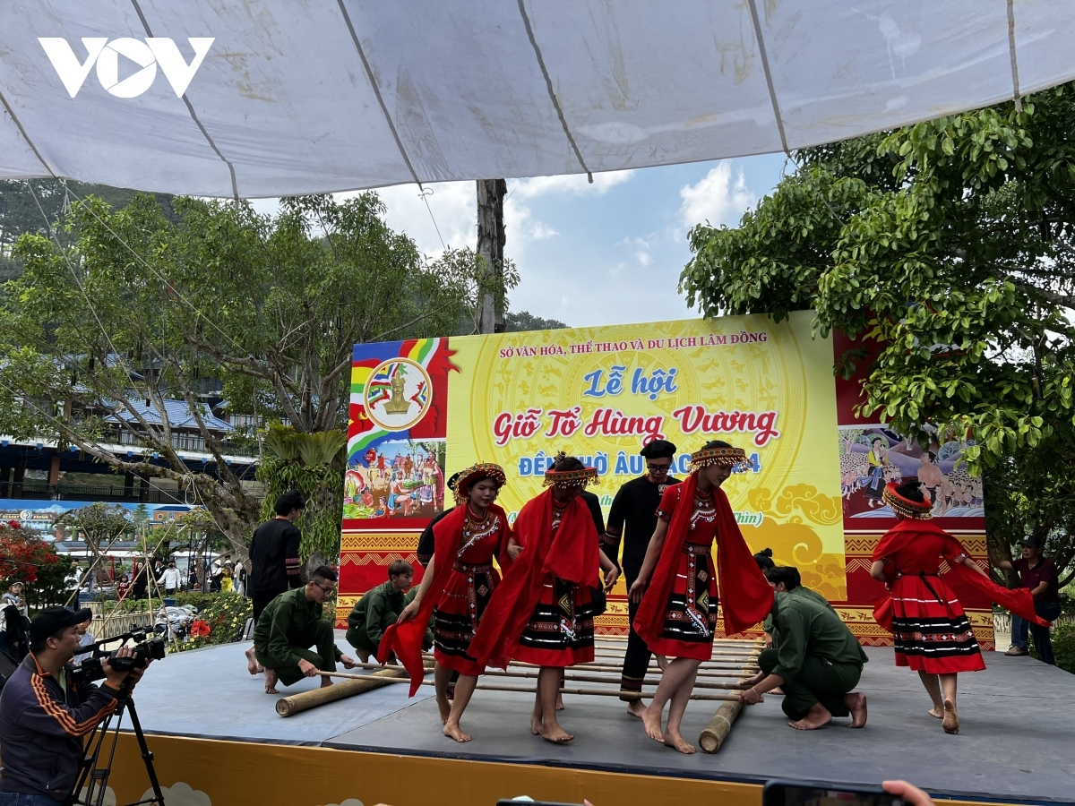 Locals and tourists are eager to take part in folk games held in the Central Highlands tourist resort.