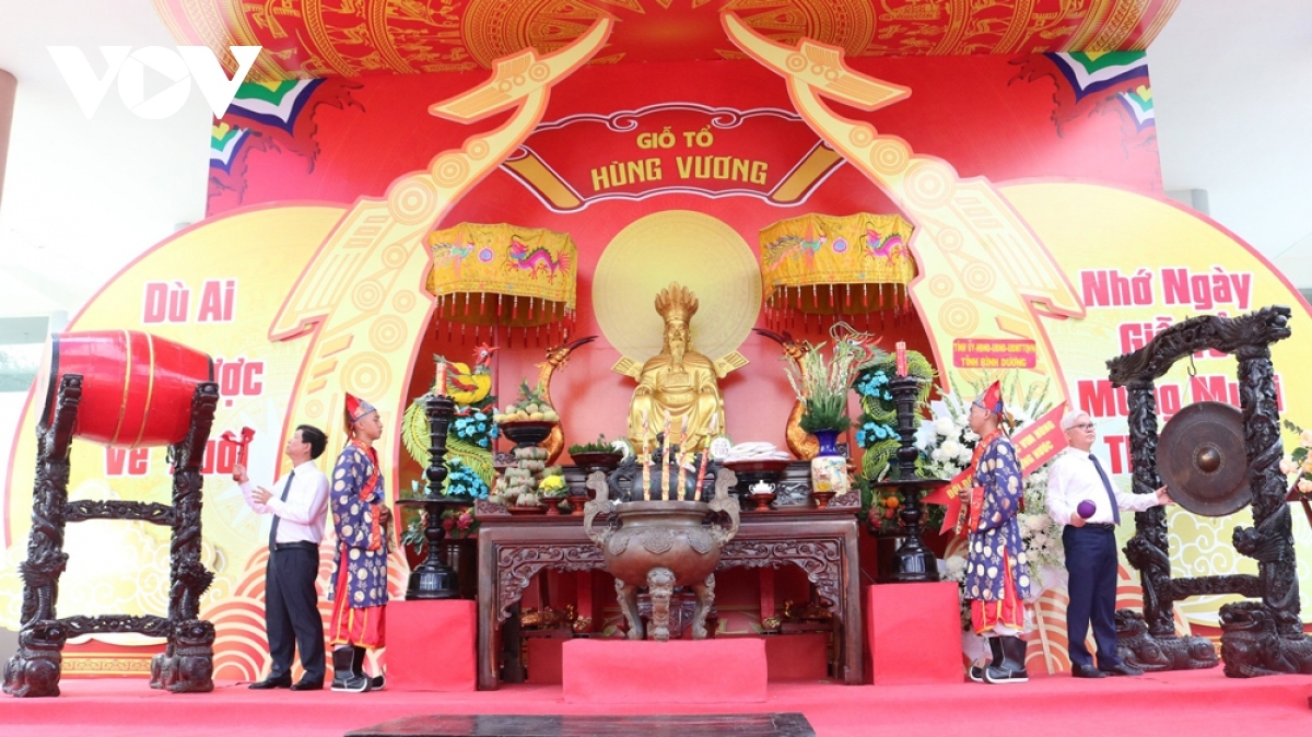 A drum and gong beating performance kick-starts the Hung Kings Temple Festival in Binh Duong province, southern Vietnam, to commemorate the nation’s legendary founders.