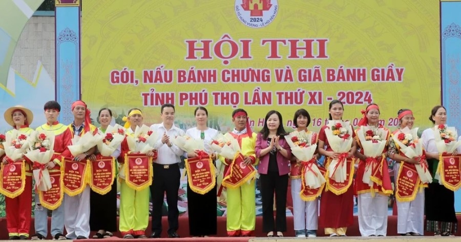 Around 100 people of 13 teams across Phu Tho province take part in the contest.