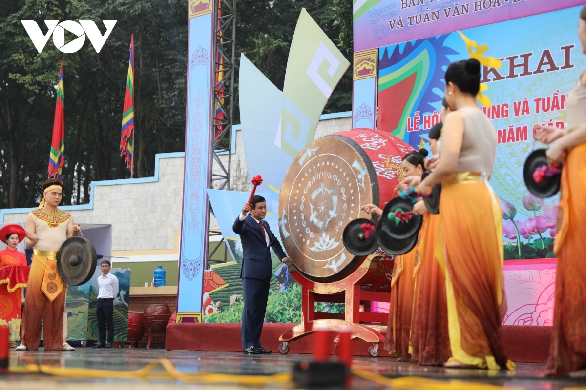 Ho Dai Dung, vice chairman of Phu Tho provincial People’s Committee, beats the drum to mark the start of the Hung Kings Temple Festival, one of the country’s largest annual cultural events which is held to commemorate its legendary founders.