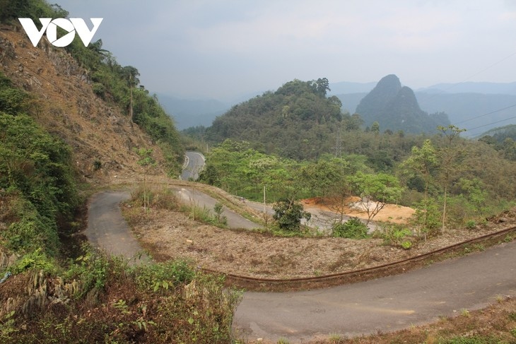 A section of the Lung Lo pass in Van Chan district, Yen Bai province
