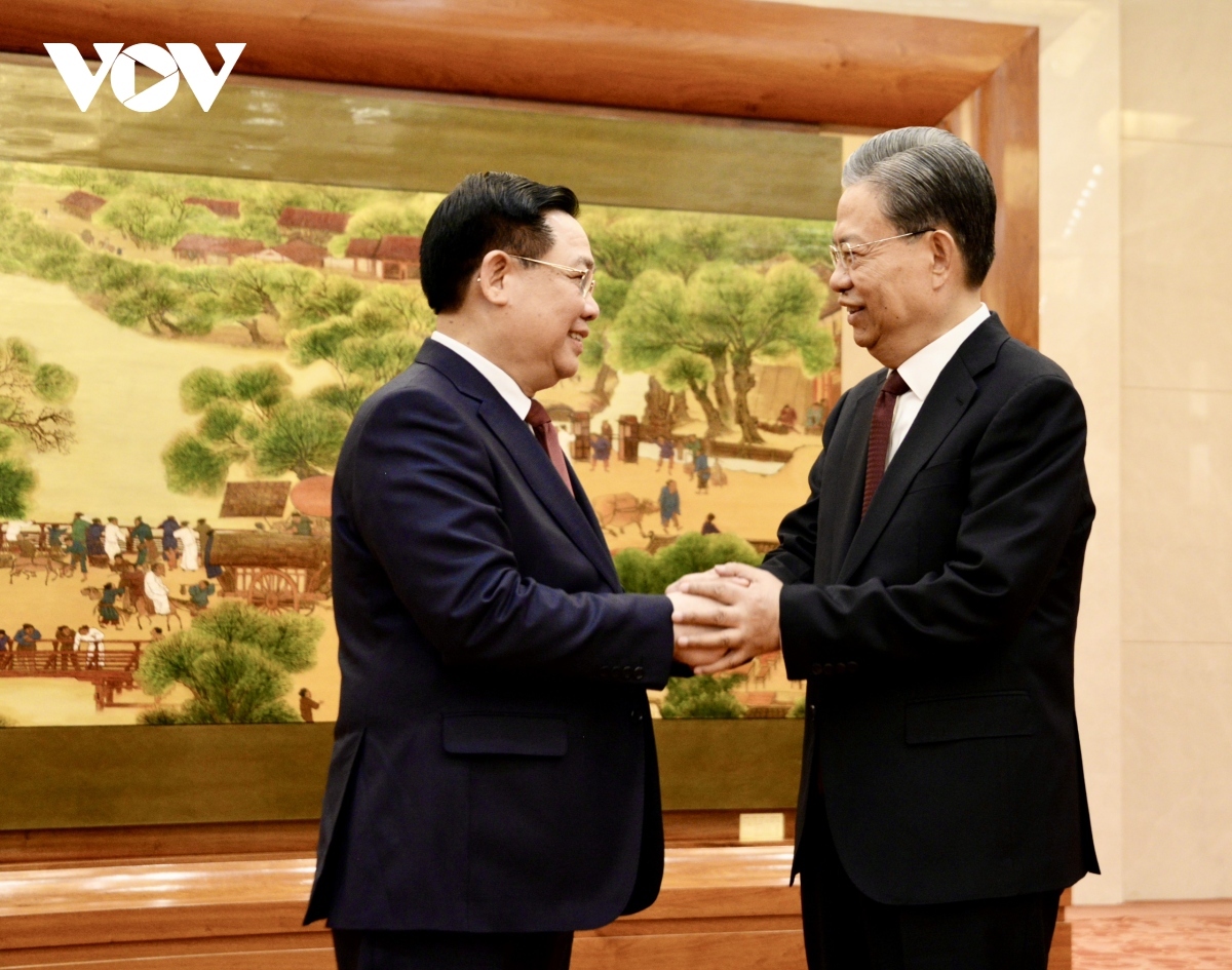 Vietnamese National Assembly Vuong Dinh Hue (L) and Chairman of the Standing Committee of the National People's Congress (NPC) of China Zhao Leji
