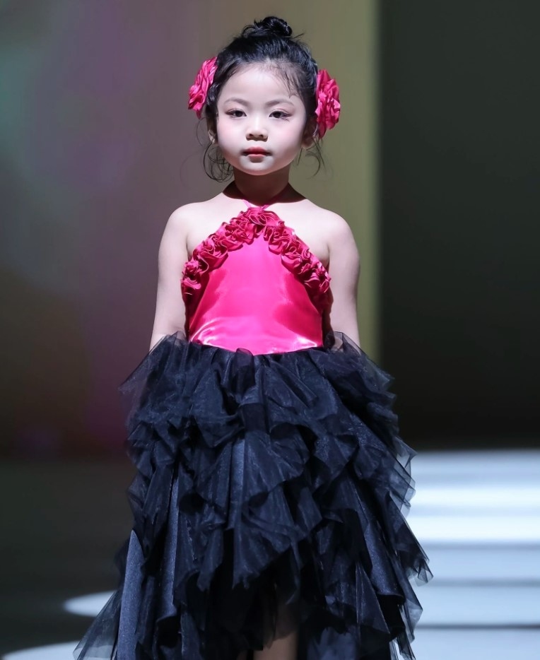 The child models steal the show thanks to the catwalk skills they possess.