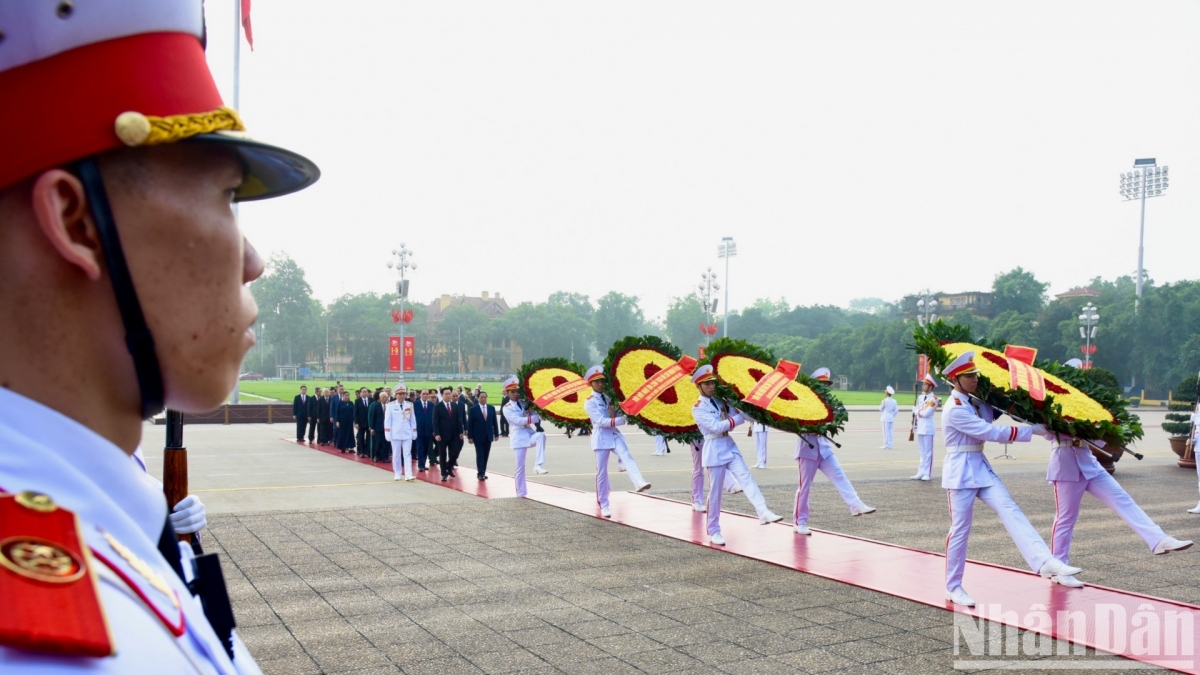 They come together to pay their respects to President Ho Chi Minh, a genius leader and a national hero who devoted his entire life to the Vietnamese country and people, leading the Communist Party of Vietnam and the nation’s citizens to glorious victories.