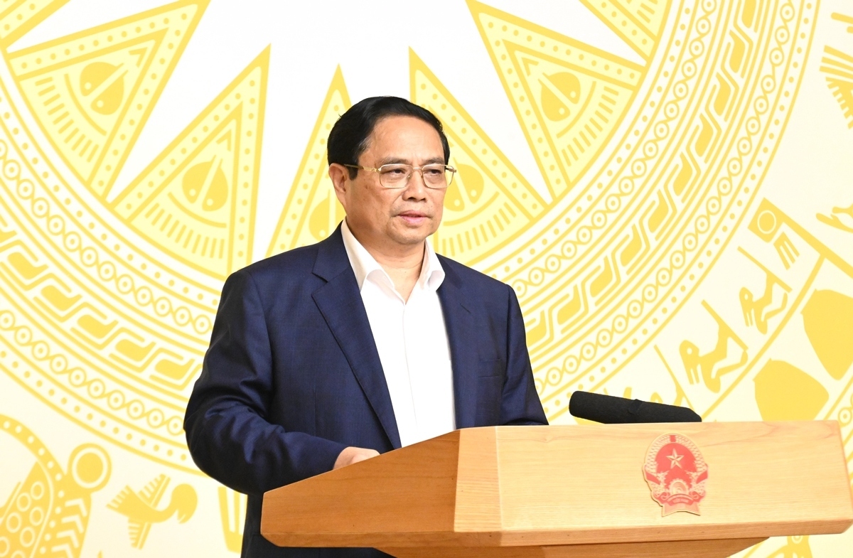 Prime Minister Pham Minh Chinh addresses the meeting