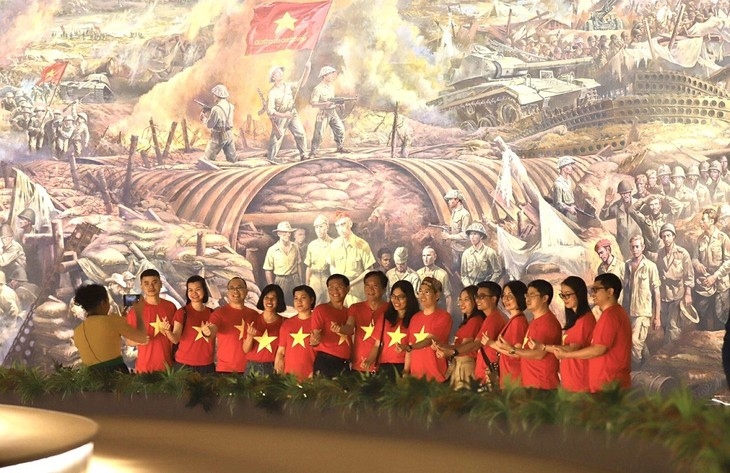 These days the Dien Bien Phu Victory Museum has attracted crowds of visitors.