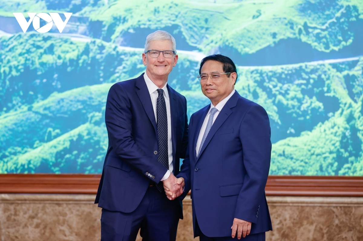 Vietnamese Prime Minister Pham Minh Chinh shaking hands with Apple CEO Tim Cook during their meeting in Hanoi on April 16