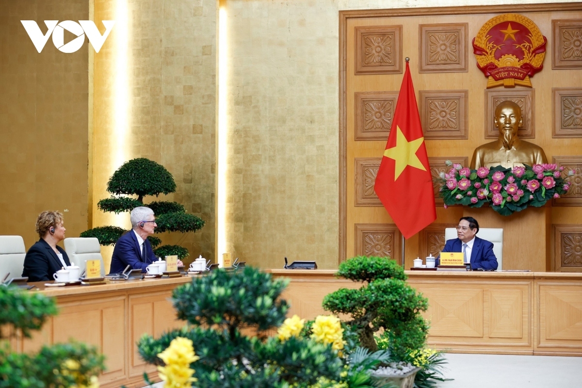CEO Tim Cook expresses Apple's readiness to cooperate with Vietnam in energy transition towards net zero emissions by 2050